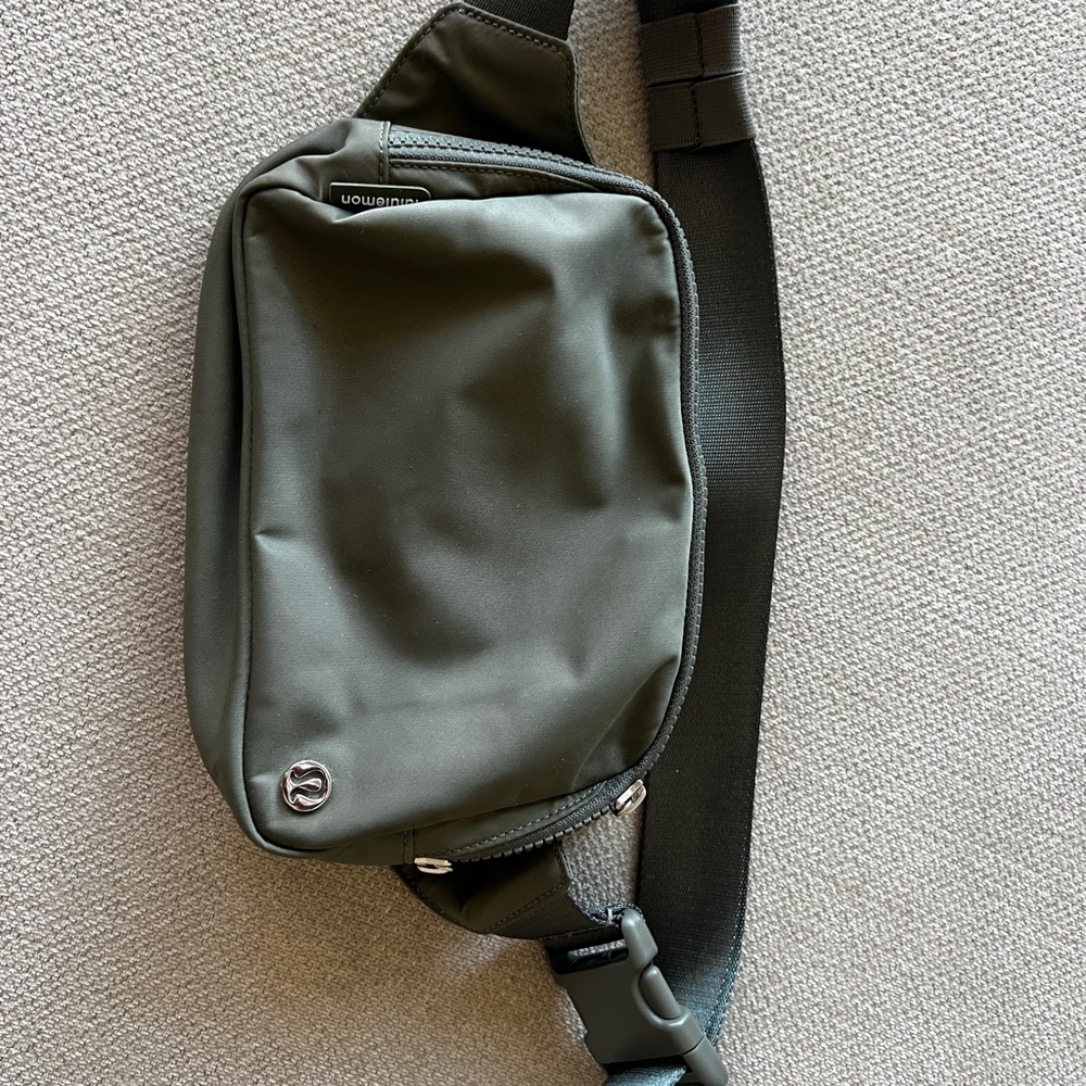 Lululemon fanny pack
